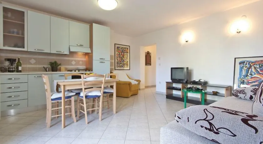 Apartment In Pula/Istrien 10864 Veruda